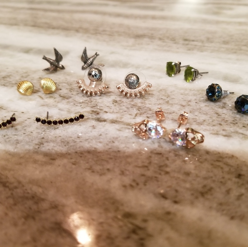 3/$20 Lot of 7 Pairs of Stud Earrings